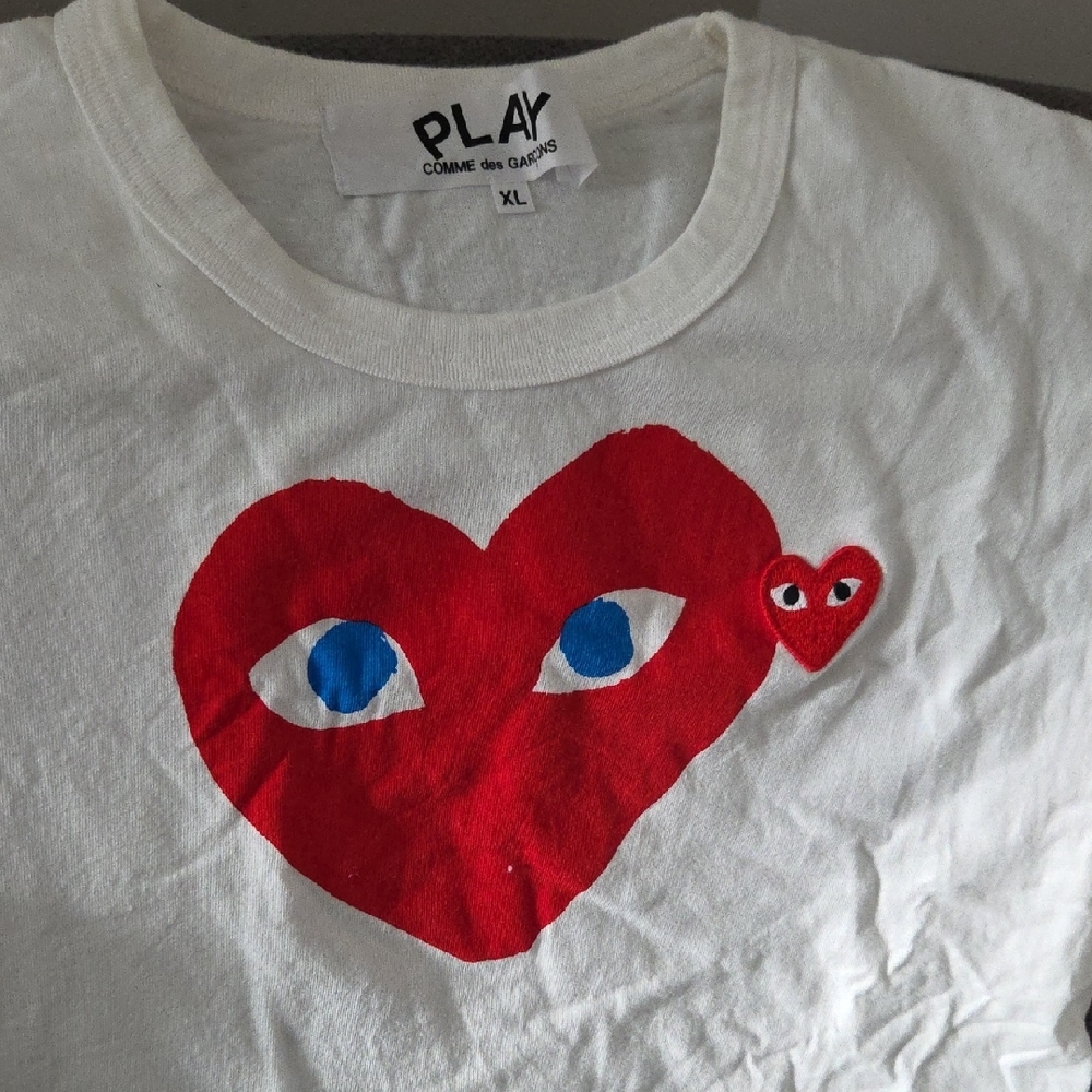 Comme des Garçons Play White T-Shirt with Red Heart